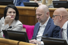 Jana Btt&oacute; Cig&aacute;nikov&aacute;, Richard Sul&iacute;k a Branislav Gr&ouml;hling (zľava) patrili k vrcholn&eacute;mu vedeniu SaS. FOTO: TASR/M. Baumann