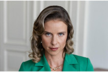 Adela sa dozvedela, že je tehotn&aacute;.