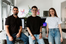 Michal Gregu&scaron;, Barbora Miku&scaron;ov&aacute; a Jakub Gomb&aacute;r, Invelity