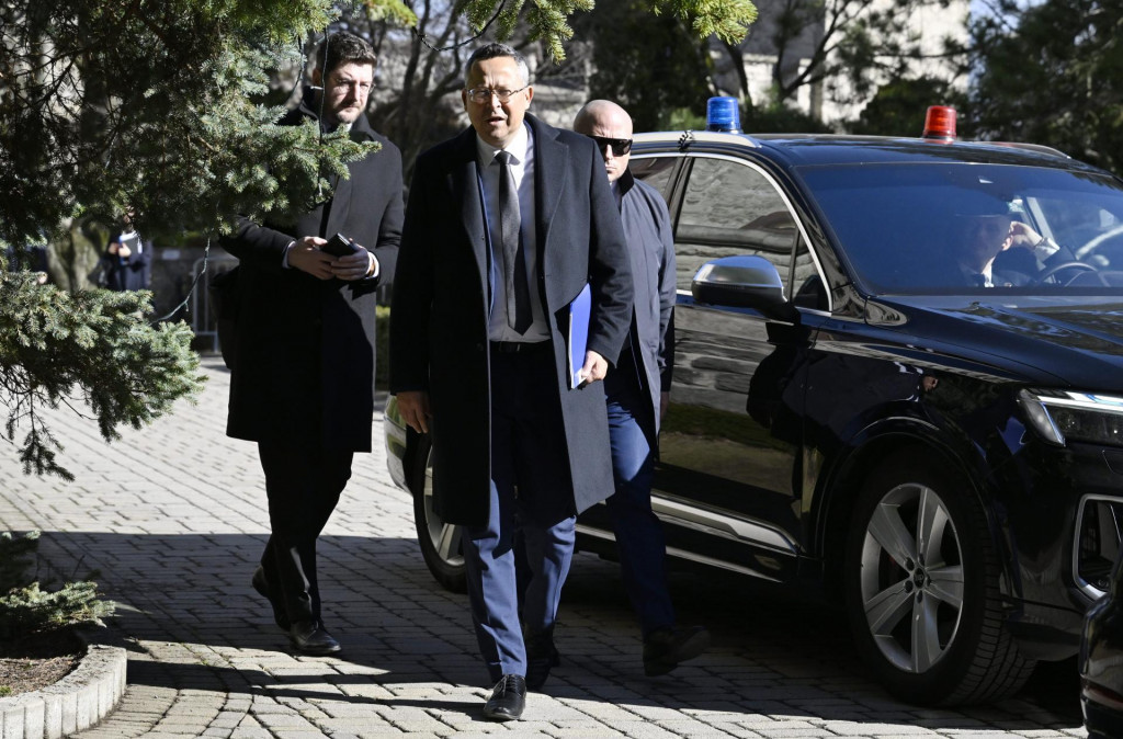 Na sn&iacute;mke v strede minister financi&iacute; Ladislav Kamenick&yacute;.

FOTO: TASR/ P. Neubauer