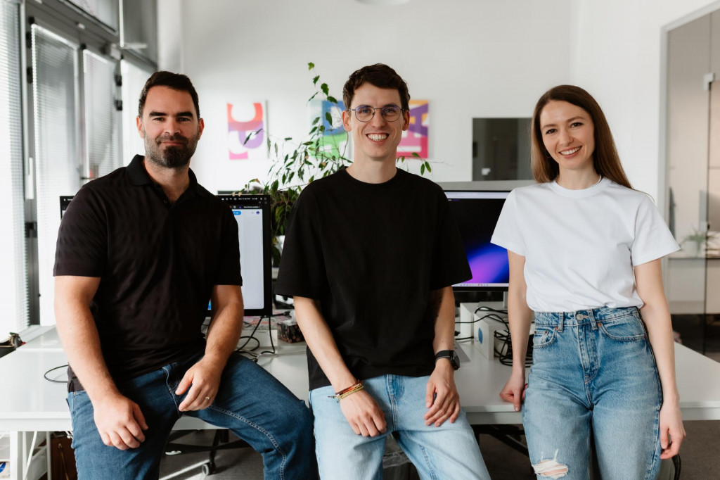 Michal Gregu&scaron;, Barbora Miku&scaron;ov&aacute; a Jakub Gomb&aacute;r, Invelity
