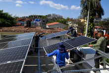 Sol&aacute;rne zdroje posielaj&uacute; ceny elektriny niekedy aj do m&iacute;nusu.

FOTO: REUTERS