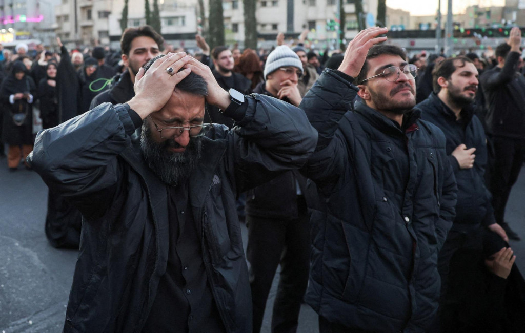 People react as they gather at the Enghelab Square, after Iran&lsquo;s Supreme Leader Ayatollah Ali Khamenei was killed in Israeli and U.S. strikes on Saturday, in Tehran, Iran, March 1, 2026. Majid Asgaripour/WANA (West Asia News Agency) via REUTERS ATTENTION EDITORS - THIS PICTURE WAS PROVIDED BY A THIRD PARTY TPX IMAGES OF THE DAY FOTO: Majid Asgaripour
