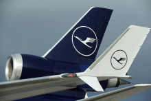 Do 7. marca z&aacute;roveň nebude možn&eacute; využ&iacute;vať vzdu&scaron;n&yacute; priestor Izraela, Libanonu, Jord&aacute;nska, Iraku a Ir&aacute;nu, dodala Lufthansa prostredn&iacute;ctvom svojho hovorcu s t&yacute;m, že v sobotu a nedeľu bud&uacute; zru&scaron;en&eacute; aj spojenia s Dubajom a Ab&uacute; Zab&iacute;. FOTO: REUTERS