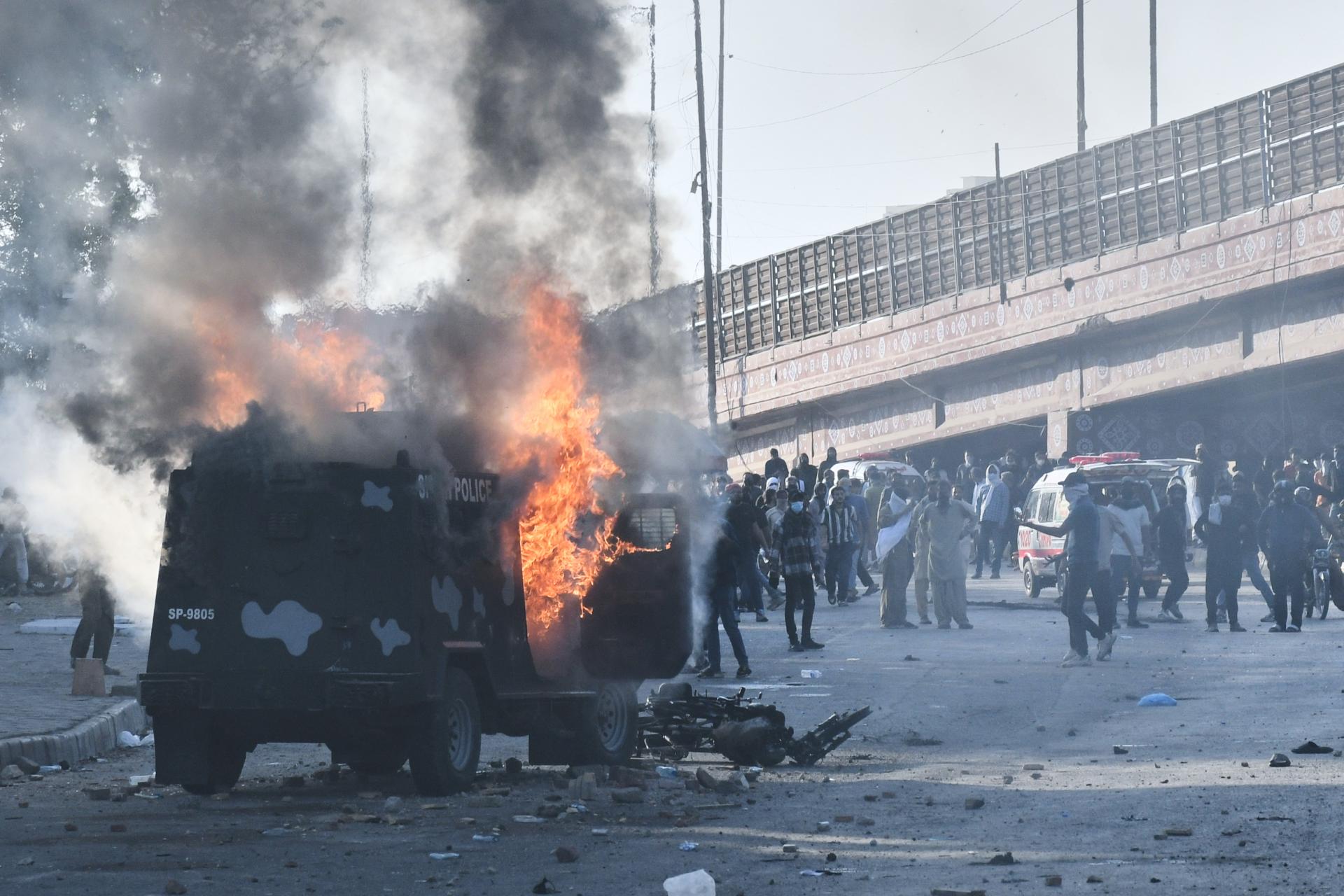 Izrael mobilizuje stotisíc záložných vojakov, píše Reuters