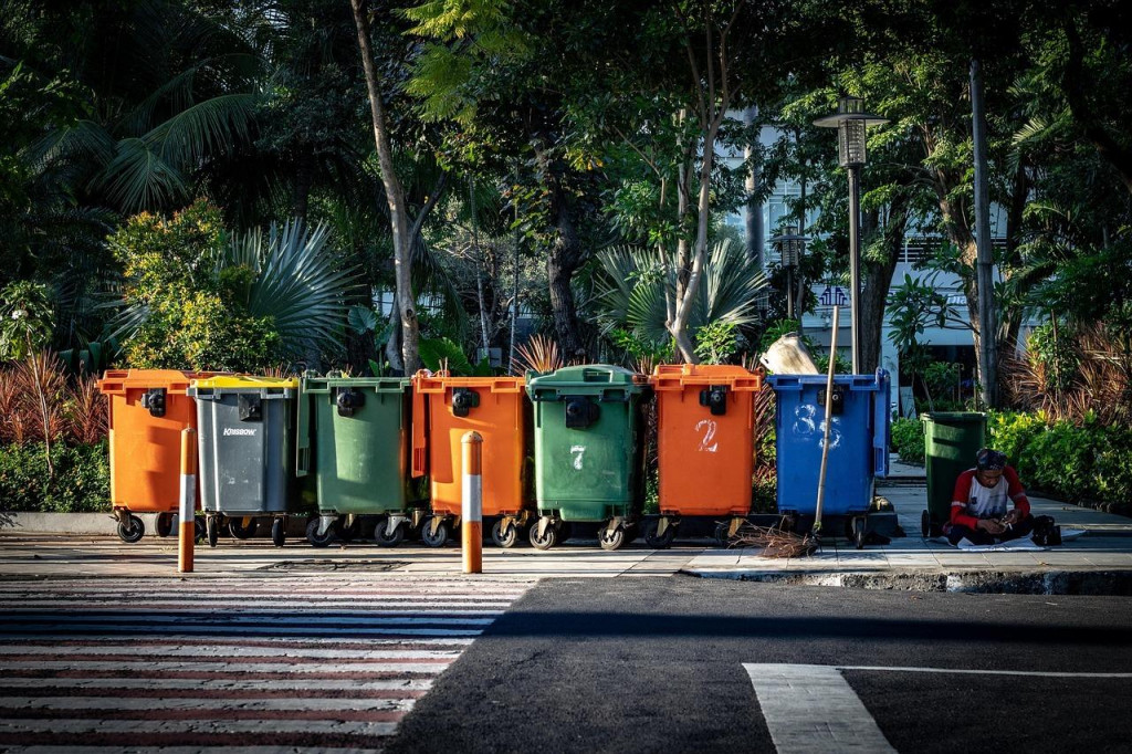 Recykl&aacute;cia plastov je d&ocirc;ležit&aacute;, no sama o sebe nedok&aacute;že vyrie&scaron;iť rast&uacute;ci probl&eacute;m plastov&eacute;ho odpadu. FOTO: Pixabay