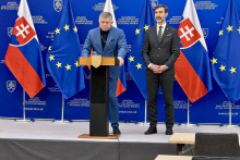 Premi&eacute;r Robert Fico a &scaron;&eacute;f rezortu diplomacie Juraj Blan&aacute;r. FOTO: HN/Akos Cs&eacute;pl&ouml;