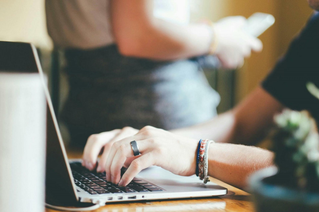 Internet ako hlavn&yacute; zdroj zdravotn&yacute;ch inform&aacute;ci&iacute; využ&iacute;va 65 percent ľud&iacute; vo veku 25 &ndash; 34 rokov.