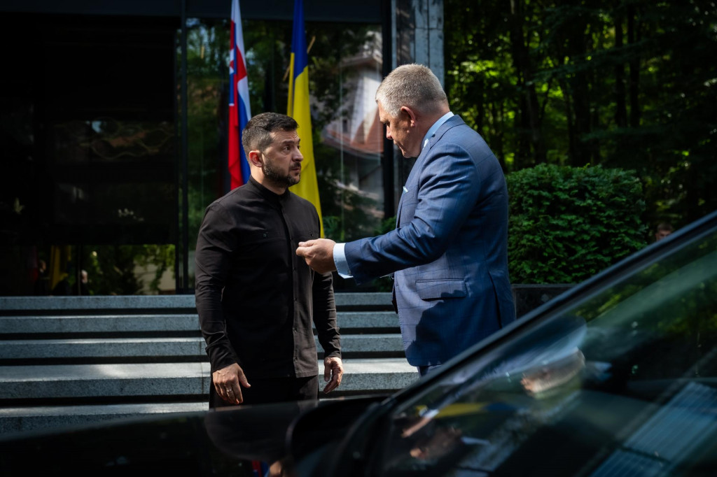 Premi&eacute;r Robert Fico a ukrajinsk&yacute; prezident Volodymyr Zelenskyj FOTO: Lubo&scaron; Bilačič/TASR