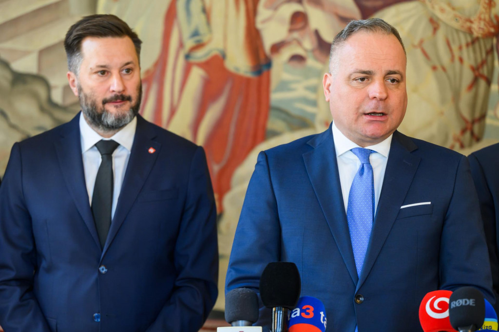 Predseda Bratislavsk&eacute;ho samospr&aacute;vneho kraja Juraj Droba a prim&aacute;tor Bratislavy Mat&uacute;&scaron; Vallo. FOTO: TASR/Jaroslav Nov&aacute;k