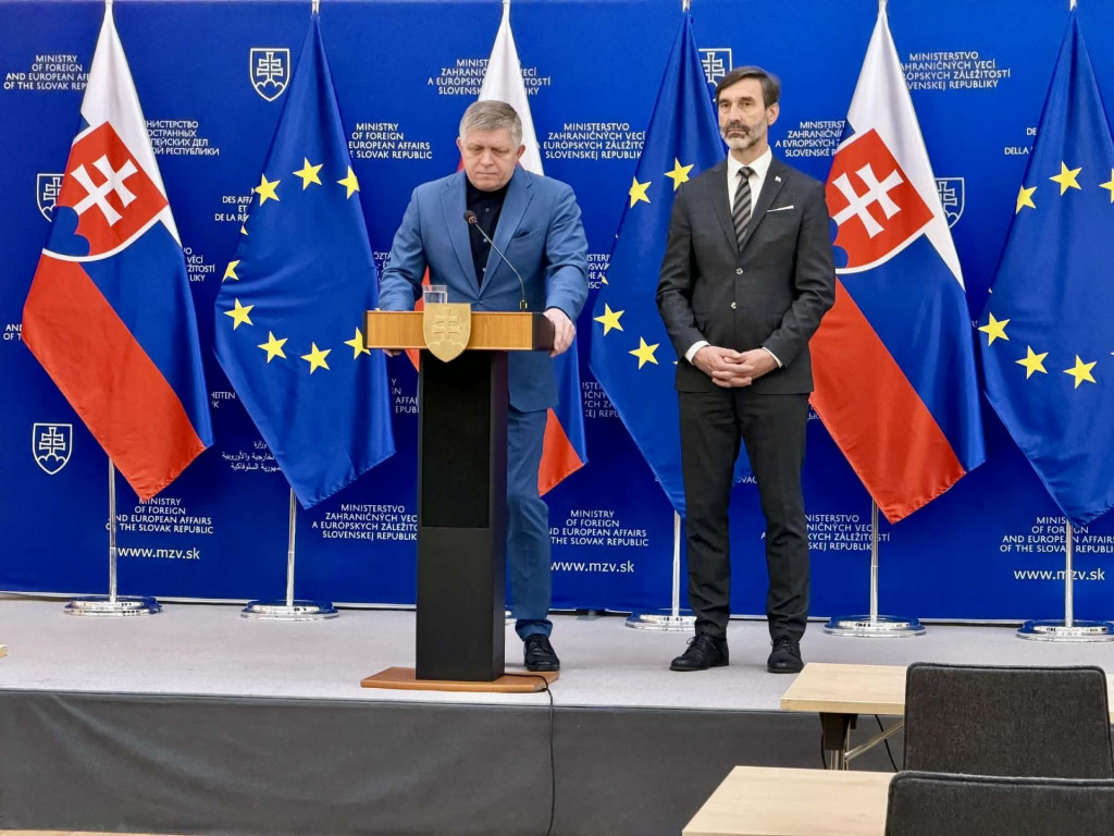 Premi&eacute;r Robert Fico a &scaron;&eacute;f rezortu diplomacie Juraj Blan&aacute;r. FOTO: HN/Akos Cs&eacute;pl&ouml;