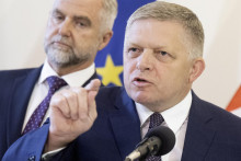 Predseda vl&aacute;dy Robert Fico a podpredseda N&aacute;rodnej rady Tibor Ga&scaron;par. FOTO: TASR/Martin Baumann