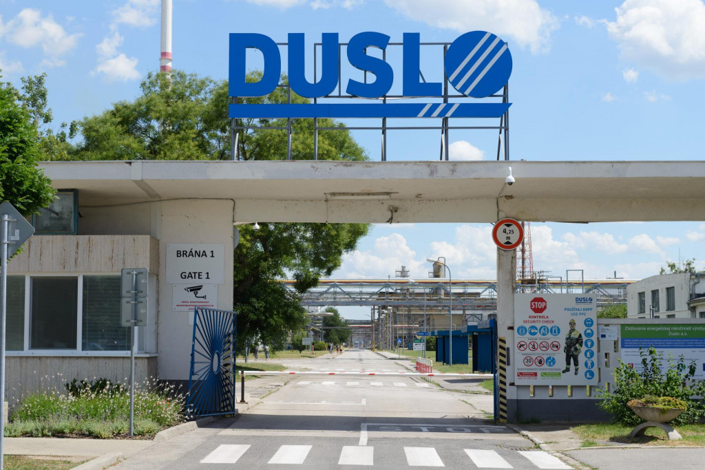 Spoločnosť Duslo s&iacute;dli na juhoz&aacute;pade Slovenska v meste &Scaron;ala.

FOTO: TASR/H. Mi&scaron;ovič