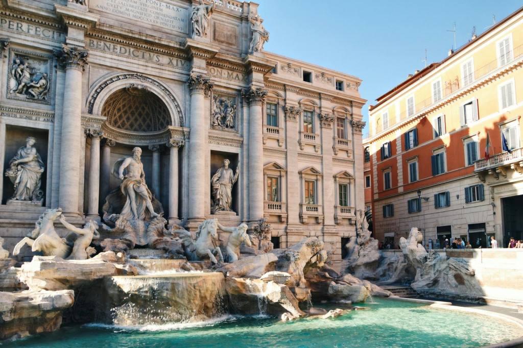 Fontana di Trevi v R&iacute;me.