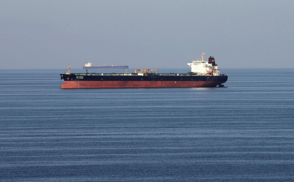 Cez Hormuzsk&yacute; prieliv prech&aacute;dza v&yacute;znamn&eacute; množstvo z&aacute;sielok ropy a skvapalnen&eacute;ho zemn&eacute;ho plynu. FOTO: Reuters