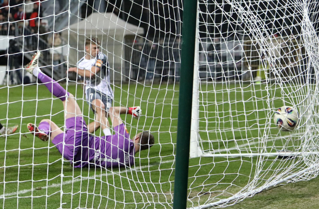 Na sn&iacute;mke g&oacute;l do br&aacute;ny Trnavy počas z&aacute;pasu &scaron;tvrťfin&aacute;le Slovnaft Cupu FK Železiarne Podbrezov&aacute; - FC Spartak Trnava 3. marca 2026 v Podbrezovej. FOTO: TASR/J&aacute;n Kro&scaron;l&aacute;k