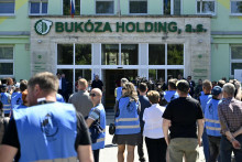Na sn&iacute;mke z roku 2024 protest zamestnancov spoločnosti Buk&oacute;za Holding.

FOTO: TASR/ R. Hanc