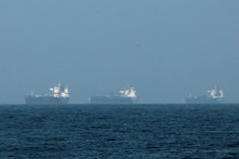 Tankery pri pobrež&iacute; Fudžajry. FOTO: Reuters