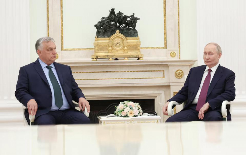 Na sn&iacute;mke maďarsk&yacute; premi&eacute;r Viktor Orb&aacute;n a rusk&yacute; prezident Vladimir Putin. FOTO: Reuters
