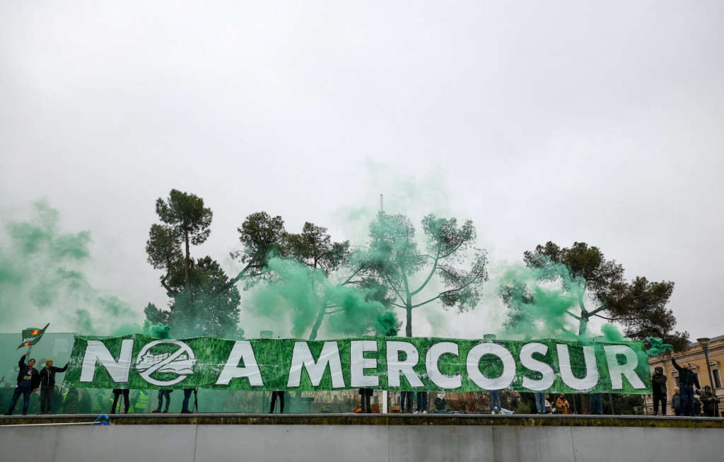 Obchodn&uacute; dohodu Mercosur sprev&aacute;dzaj&uacute; protesty. FOTO: Reuters