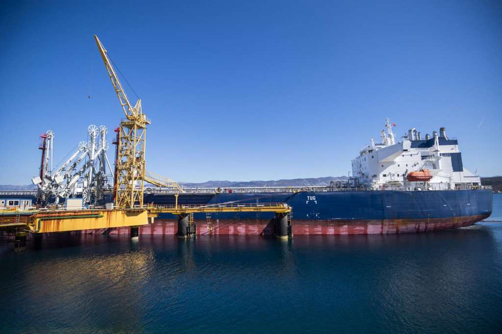 Na ilustračnej sn&iacute;mke ropn&yacute; tanker s ropou pre Slovnaft z Azerbajdžanu. FOTO: TASR/J. Nov&aacute;k