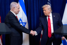 Americk&yacute; prezident Donald Trump a izraelsk&yacute; premi&eacute;r Benjamin Netanjahu. FOTO: TASR/AP