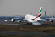 V&auml;č&scaron;ina zatiaľ obnoven&yacute;ch spojen&iacute; sa t&yacute;ka Emirates, teda dom&aacute;cej leteckej spoločnosti. FOTO: Reuters
