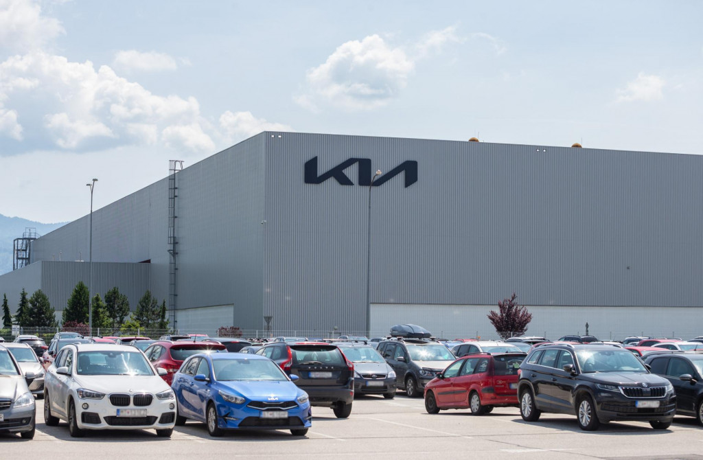 Automobilka Kia m&aacute; v du&aacute;lnom vzdel&aacute;van&iacute; aktu&aacute;lne 76 žiakov. FOTO: TASR/D. Stehl&iacute;k