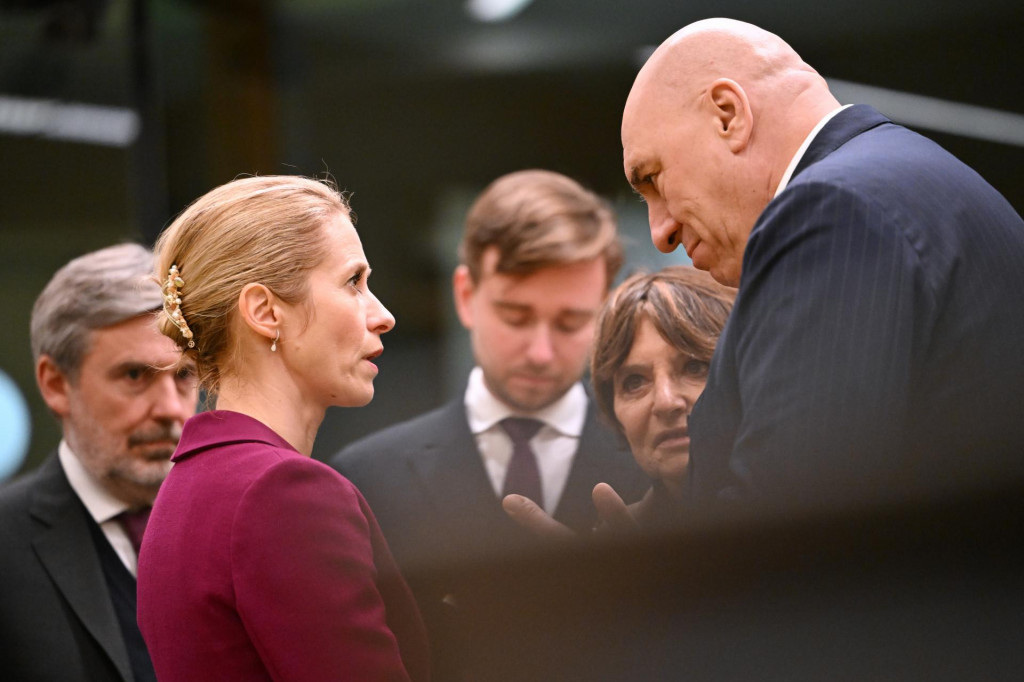 &Scaron;&eacute;fka diplomacie Eur&oacute;pskej &uacute;nie Kaja Kallasov&aacute; a taliansky minister obrany Guido Crosetto. FOTO: TASR/AP