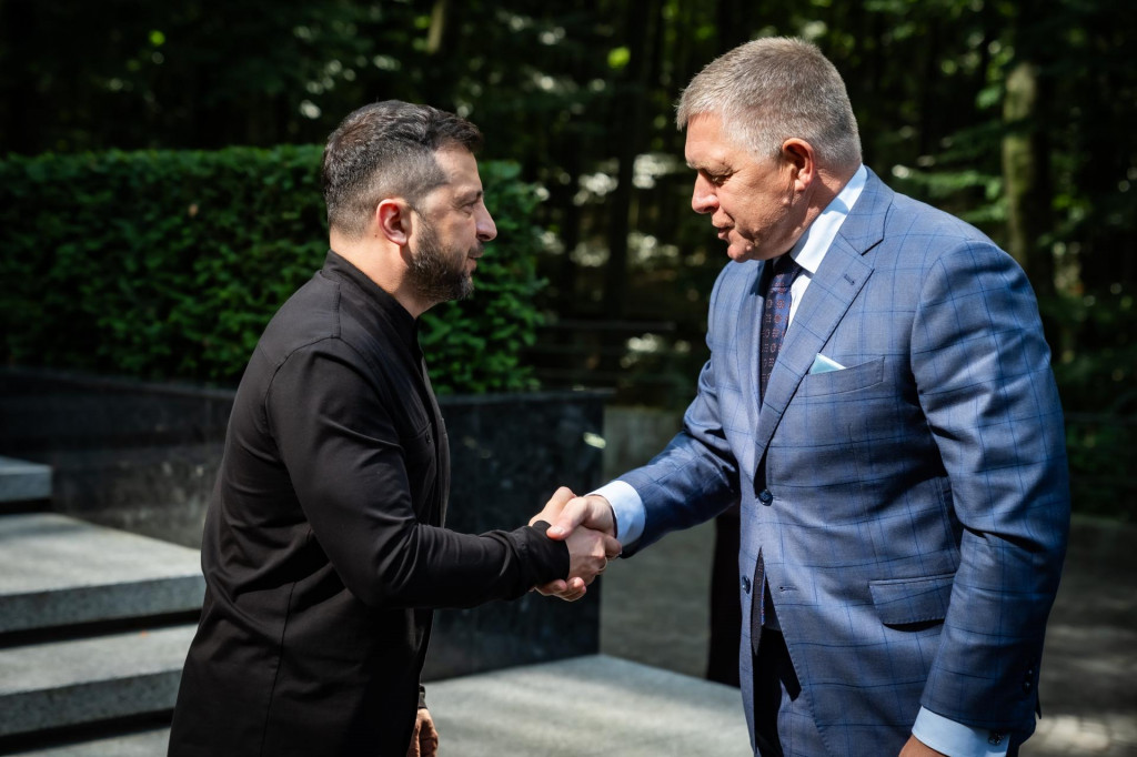 Premi&eacute;r Robert Fico a ukrajinsk&yacute; prezident Volodymyr Zelenskyj. FOTO: &Uacute;rad vl&aacute;dy SR