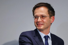 Terčom oper&aacute;cie bol kandid&aacute;t na prim&aacute;tora stredopravej strany Horizonty Pierre-Yves Bournazel. FOTO: Reuters
