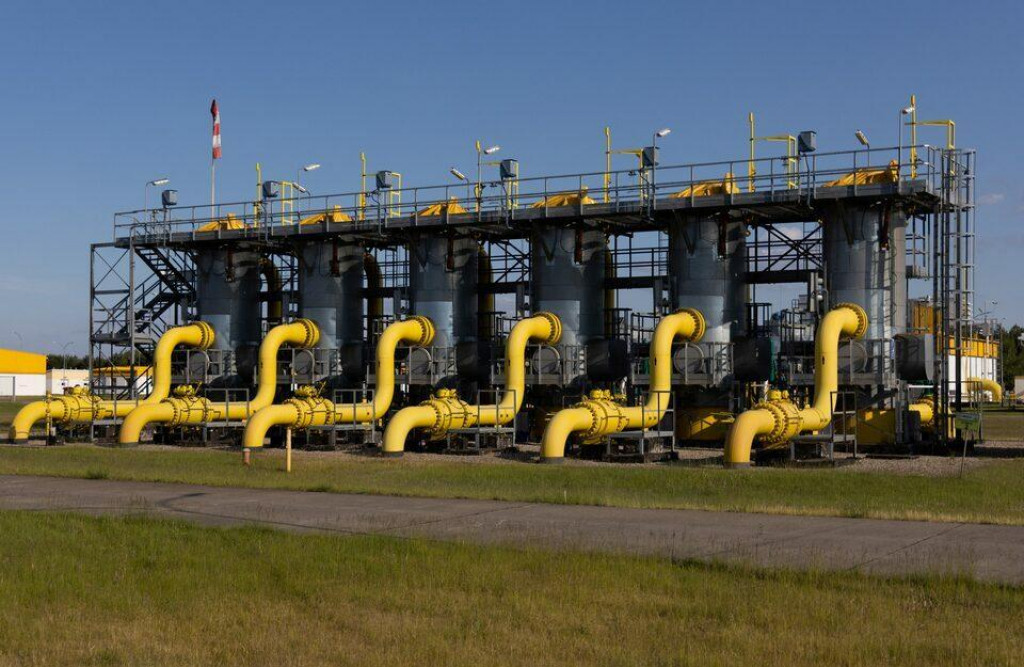 Dod&aacute;vky skvapalnen&eacute;ho zemn&eacute;ho plynu (LNG) z termin&aacute;lov do eur&oacute;pskeho syst&eacute;mu prepravy plynu. FOTO: Reuters