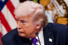 Americk&yacute; prezident Donald Trump akceptuje od Ir&aacute;nu len bezpodmienečn&uacute; kapitul&aacute;ciu. Vojna na Bl&iacute;zkom v&yacute;chode dominuje finančn&yacute;m trhom. FOTO: REUTERS