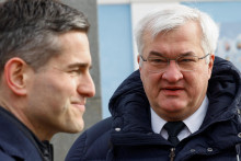 Napravo ukrajinsk&yacute; minister zahraničn&yacute;ch vec&iacute; Andrij Sybiha. FOTO: REUTERS