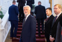 Na sn&iacute;mke česk&yacute; prezident Petr Pavel (uprostred). FOTO: TASR/Barbora Vizv&aacute;ryov&aacute;