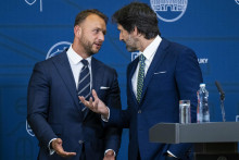 Na sn&iacute;mke zľava minister vn&uacute;tra SR Mat&uacute;&scaron; &Scaron;utaj E&scaron;tok a minister obrany Robert Kaliň&aacute;k. FOTO: TASR/J. Kotian