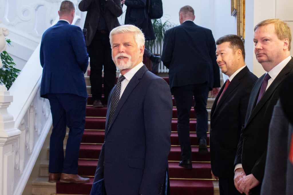 Na sn&iacute;mke česk&yacute; prezident Petr Pavel (uprostred). FOTO: TASR/Barbora Vizv&aacute;ryov&aacute;