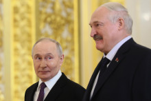 Rusk&yacute; prezident Vladimir Putin a bielorusk&yacute; prezident Alexander Luka&scaron;enko. FOTO: TASR/AP