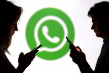 WhatsApp v poslednom čase hl&aacute;si n&aacute;rast podvodn&yacute;ch kampan&iacute;. FOTO: Reuters