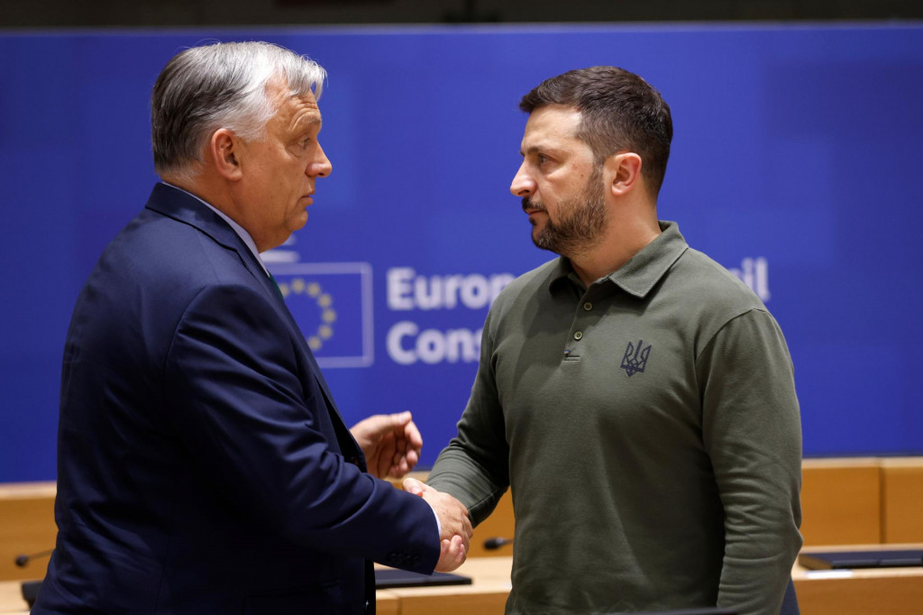 Maďarsk&yacute; premi&eacute;r Viktor Orb&aacute;n (vľavo) a ukrajinsk&yacute; prezident Volodymyr Zelenskyj. FOTO TASR/AP

