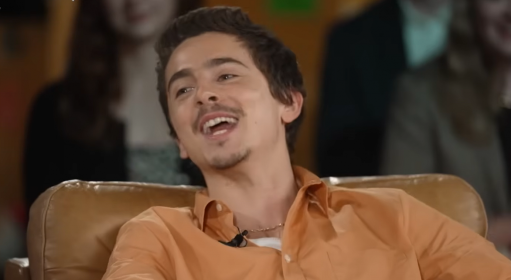Timoth&eacute;e si r&yacute;pol, že o operu už nikto nestoj&iacute;.