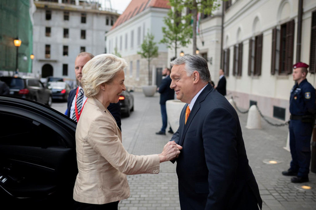 Maďarsk&yacute; premi&eacute;r Viktor Orb&aacute;n a predsedn&iacute;čka Eur&oacute;pskej komisie Ursula von der Leyenov&aacute; v Budape&scaron;ti v roku 2022. FOTO: Reuters