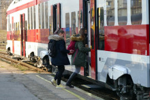Slov&aacute;ci využ&iacute;vaj&uacute; vlaky menej, než je to bežn&eacute; v Eur&oacute;pe. FOTO: TASR/Erika Ďurčov&aacute;