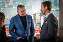 Na sn&iacute;mke zľava predseda vl&aacute;dy Robert Fico a minister zahraničn&yacute;ch vec&iacute; a eur&oacute;pskych z&aacute;ležitost&iacute; Juraj Blan&aacute;r. FOTO: TASR/Jaroslav Nov&aacute;k
