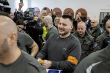 Na sn&iacute;mke Daniel Bombic v sprievode justičnej str&aacute;že prich&aacute;dza na s&uacute;dne pojedn&aacute;vanie na &Scaron;pecializovanom trestnom s&uacute;de v Pezinku.

FOTO: TASR - Martin Baumann
