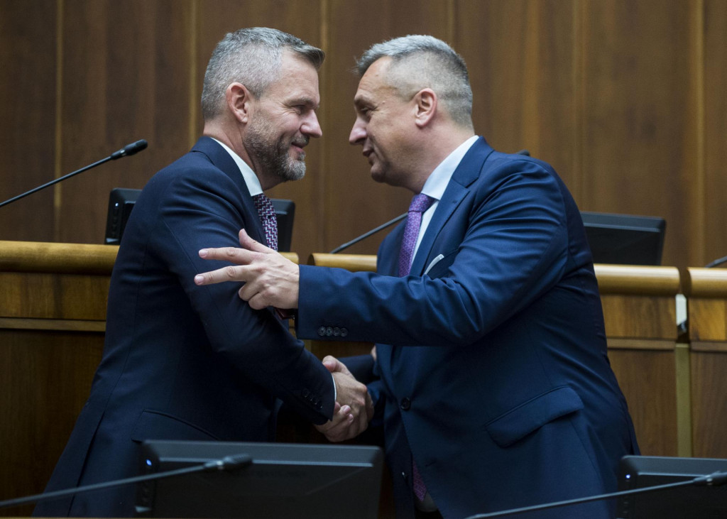 Peter Pellegrini a Andrej Danko v parlamente. FOTO: TASR/Jakub Kotian
