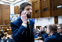 Podarilo sa &Scaron;imečkovej strane Progres&iacute;vne Slovensko zlomiť klesaj&uacute;ci trend? FOTO: TASR/Jakub Kotian