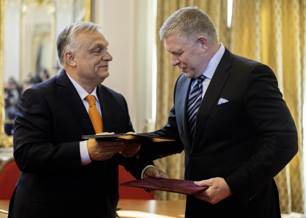 Viktor Orb&aacute;n a Robert Fico (Smer-SD). FOTO: TASR