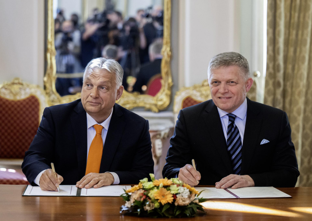 Na sn&iacute;mke maďarsk&yacute; premi&eacute;r Viktor Orb&aacute;n a slovensk&yacute; premi&eacute;r Robert Fico.

FOTO: TASR/ M. Baumann