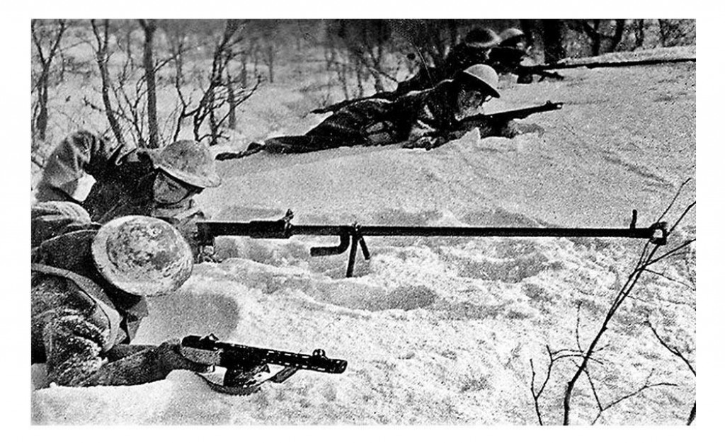 Československ&iacute; vojaci s protitankov&yacute;mi pu&scaron;kami PTRD-41 počas v&yacute;cviku v Buzuluku v roku 1942.
